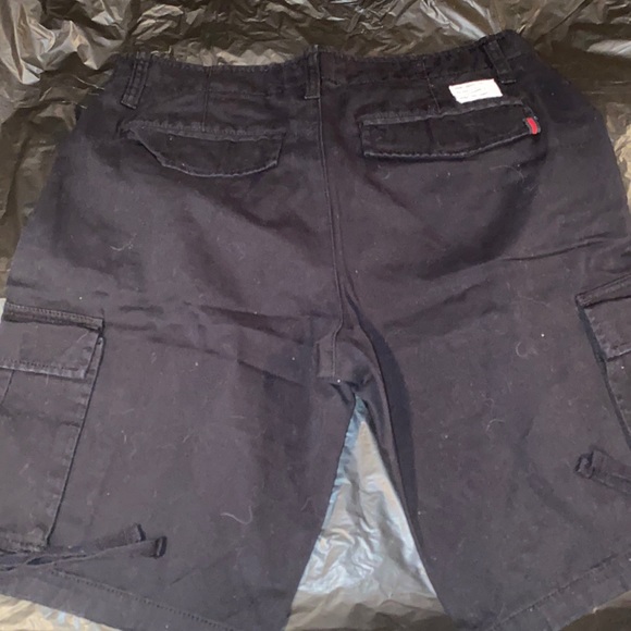 Adam Levine size 32 black cargo shorts with bottom leg ties - Picture 5 of 6